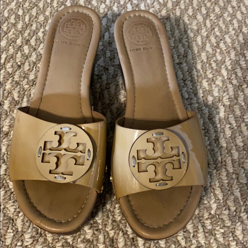 GUC Size 7 1/2 Nude Tory Burch Wedges
